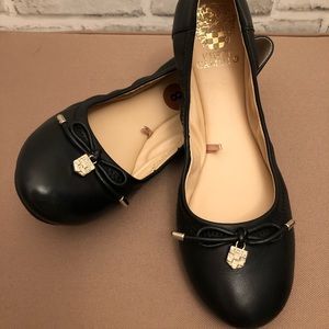 Vince Camuto flats size 8 NWOT